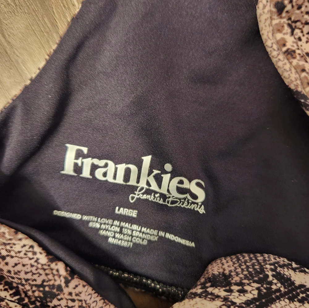 Frankies Bikinis Stormy Bikini Top size L